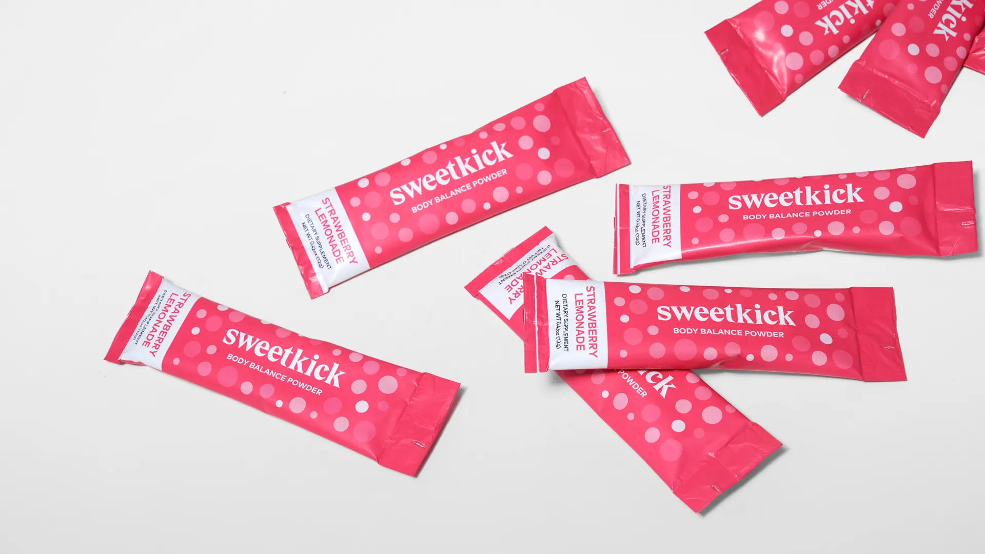 sweetkick strawberry lemonade body balance powder packaging